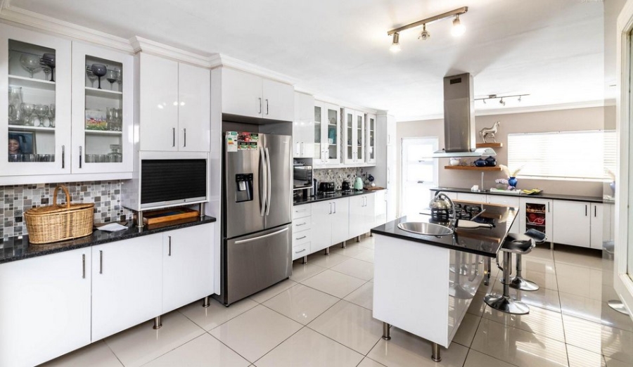 8 Bedroom Property for Sale in Abbotsford Eastern Cape